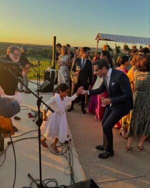 Ricardo Pereira Instagram - Nossos amores, que dia mágico! Estaremos sempre aqui de mãos dadas com vocês ♥️

#wedding #love #friends