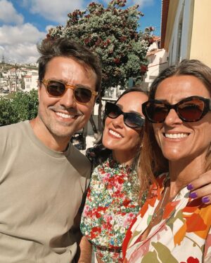 Ricardo Pereira Instagram - “Deus ao mar o perigo e o abismo deu, mas nele é que espelhou o céu.”

Fernando Pessoa 

Parabéns querido @_joaobelo_ e obrigada por nos levares nesta viagem mágica à Costa Amalfitana 💛🍋

#friends #amalficoast #love #happybday