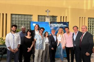 Ricardo de Sá Instagram - Decorreu ontem, dia 7 de maio, a apresentação pública da campanha de publicidade aos ingressos da Universidade Autónoma de Lisboa.  O evento, realizado no auditório principal da Universidade, contou com as intervenções de Manuel Serejo, responsável de comunicação e de marketing do Grupo Autónoma, de João Monsanto, Presidente da agência criativa Laranja Mecânica e de André Miranda, responsável da produtora Corner Studio, que contruiu e idealizou os cenários do filme publicitário. 

Na sessão marcaram presença os atores e personagens da campanha Oceana Basílio e Ricardo Sá, para além de um conjunto de caras conhecidas do grande ecrã.

Com o título “FUTURO  BRILHANTE” a nova campanha, para além de promover as condições de acesso à oferta formativa de licenciaturas, ao próximo ano letivo, surpreendeu tudo e todos com a criação pioneira da Praça do Marquês no ano de 2224!

O futuro vive agora de mãos dadas com o presente num lugar de excelência. 

AUTONOMA. PRIVADA POR EXCELÊNCIA.