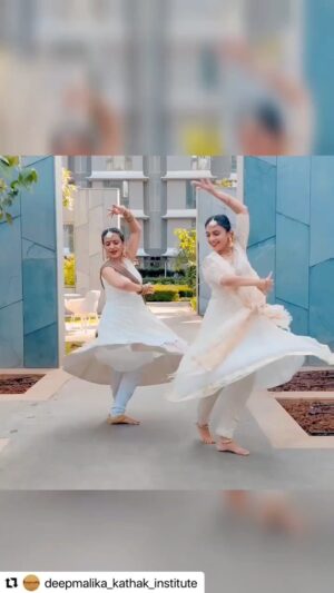 Richa Pallod Instagram - Transcending to the past!! First love ❤️!! Dance… kathak at its purist form.. dancing with @deepmalika_kathak_institute @avantika_gupta15 #reliving our childhood memories… Dance enables you to find yourself #dancelike
