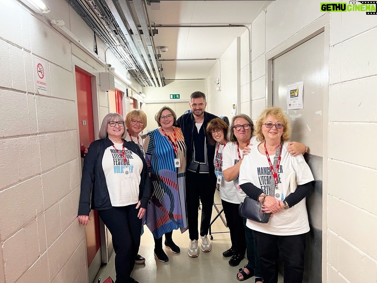 Richard Armitage - 4.4K Likes - Thank you to Alex Clark and some of the volunteers who worked the Manchester Literature Festival at The Lowry last night, we had a great night. 🍷📚🤓
