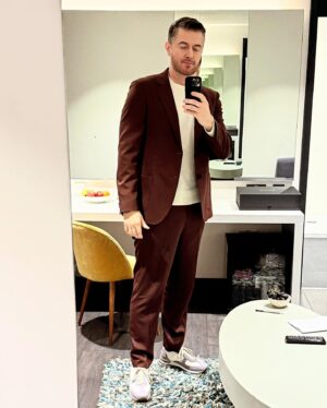 Richard Armitage Instagram - What a fun night. Congratulations to all the nominees and winners. And thanks to the @itv @itvxofficial crew for that 2.30am wrap. Thanks @mrp @mrporter @kennyhostylist for the nice threads 🙏