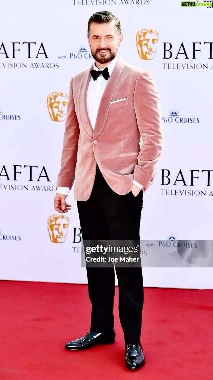 Richard Armitage - 4.6K Likes - Hot night on the red carpet at BAFTA. Thank you for inviting me to present. Congratulations to all the winners and nominees alike 🙌