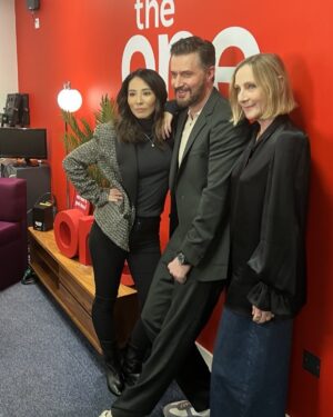 Richard Armitage Instagram - A thorn between two Roses. Thanks @bbctheoneshow for having us on to talk about Red Eye✈️