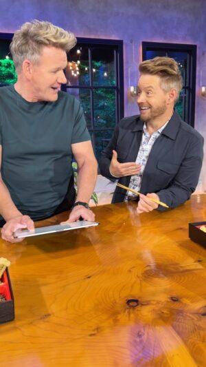 Richard Blais Instagram - WHAT ARE THE TOP 4 SUSHI ROLLS IN AMERICA? comment below!!!
.
.
.
 @gordongram @nyeshajoyce @nextlevelcheffox 🍣 🍱