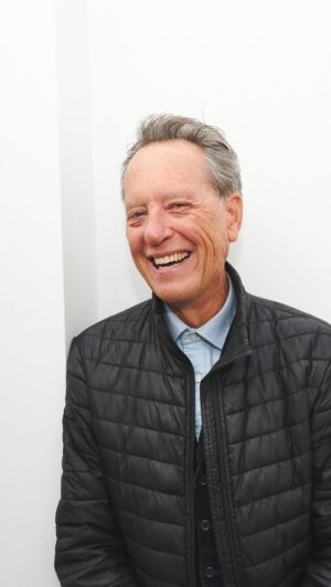 Richard E. Grant Instagram - A beautiful message from @richard.e.grant 🧡

Listen to a Friends Round Friday Flashback on the Zoe Ball & Friends podcast!
