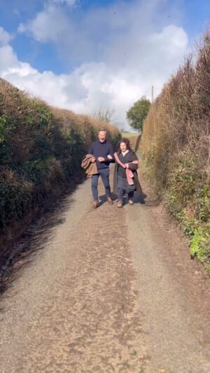 Richard E. Grant Instagram - Snow has melted & 🎶Hi -diddle-Dee-Dee, an Actors life for me🎶 in Cotswold country lane with Helena Bonham-Carter. Thanks to Rye for pressing record!