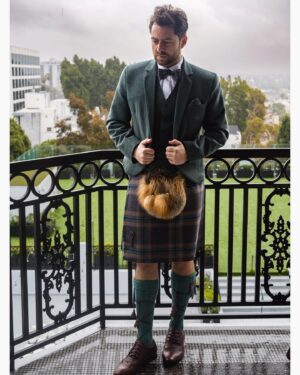 Richard Rankin Instagram - Pre #eltonjohnoscarparty. 
Thanks @macgregorandmacduff for this awesome kilt outfit. 
📸: @sammierussell