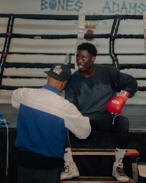 Richardson Hitchins Instagram - Staying Down And hustling My heart out For this I wanna be number one over all These ni**as !!! 1 Week away Next week we get active 😤 April 6th Las Vegas Fountain Blue Live on @daznboxing 

#TeamHit👊🏾Chins
#ChasingGreatness