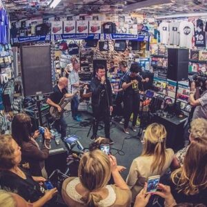 Rick Astley Instagram - Happy #RecordStoreDay 💿 A fun gig at @banquetrecords back in 2016! 

📸 @shootthesound