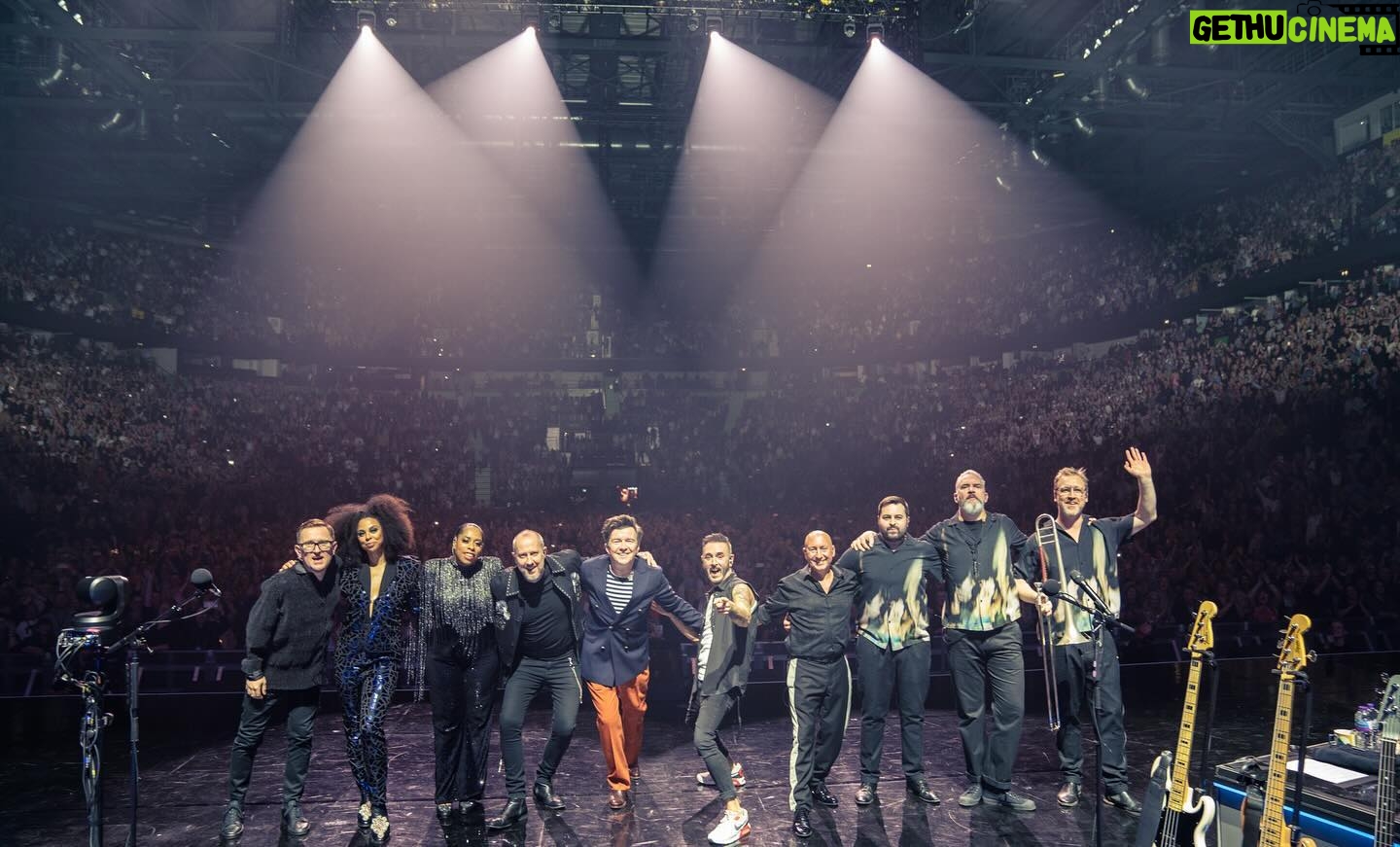 Rick Astley - 4.5K Likes - Manchester! What a night. Thank you to everyone who came down 🎸
📷 @shootthesound