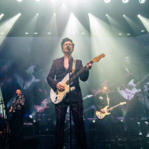 Rick Astley Instagram - Incredible show in Birmingham last night! Next stop Manchester 🕺 Who’s ready?

📷 @shootthesound