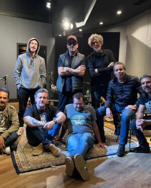 Rick Bonadio Instagram - Ensaios com os @titasoficial para o projeto Microfonado. Quanta música boa !!!