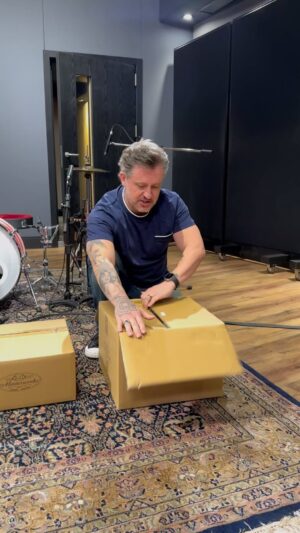 Rick Bonadio Instagram - Chegaram as novas caixas @pearlbrasil Masterworks pro arsenal @midasmusic ! Obrigado @andrejung61 Confira o som !!!