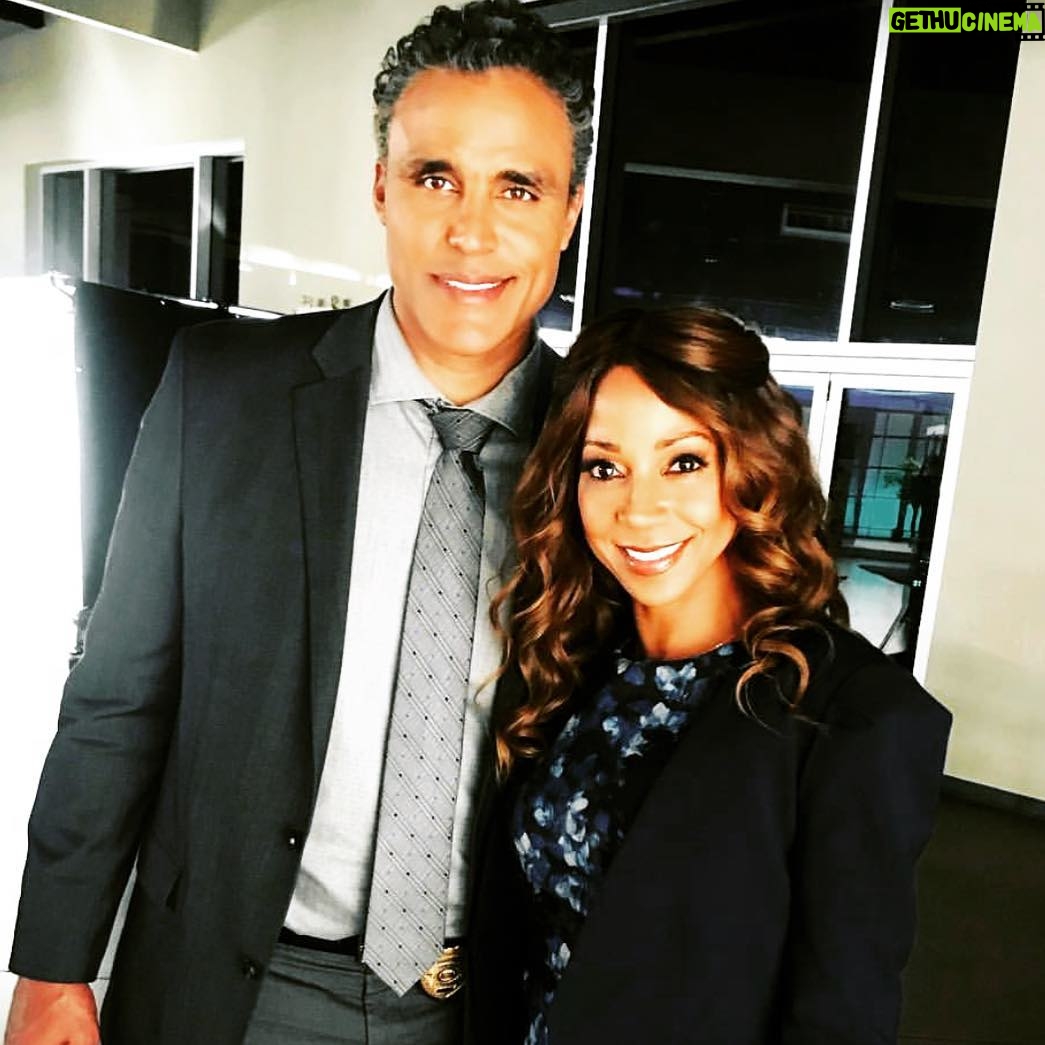 Rick Fox - 3.2K Likes - Happy Monday ~ Thank you for Tuning in last night and supporting us #BilllyBlessing & #IanJackson in #MorningShowMysteries
#MurderOnTheMenu on #HallmarkChannel ❤️