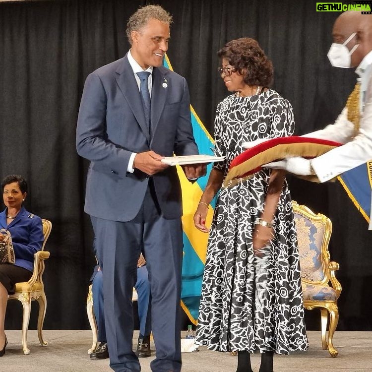 Rick Fox - 2.5K Likes - Thank you Prime Minister Davis for your trust and this amazing honor of representing the great Commonwealth of The Bahamas 🇧🇸
Through your appointment of me as an Ambassador at Large you honor my father Ulrick William Fox and for that I am deeply moved with gratitude.
May God Bless you and May God continue to bless the great Commonwealth of the Bahamas 🇧🇸