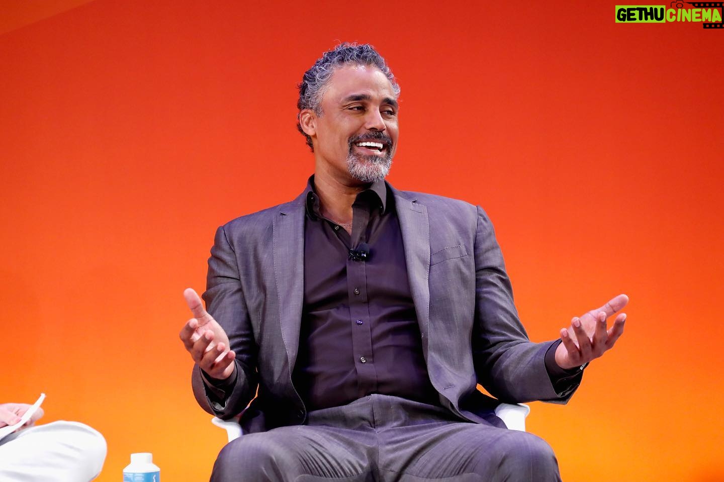 Rick Fox - 2.9K Likes - Orange is my color. What’s yours?
Photo Credit: @gettyimages / John Lamparski / Stringer