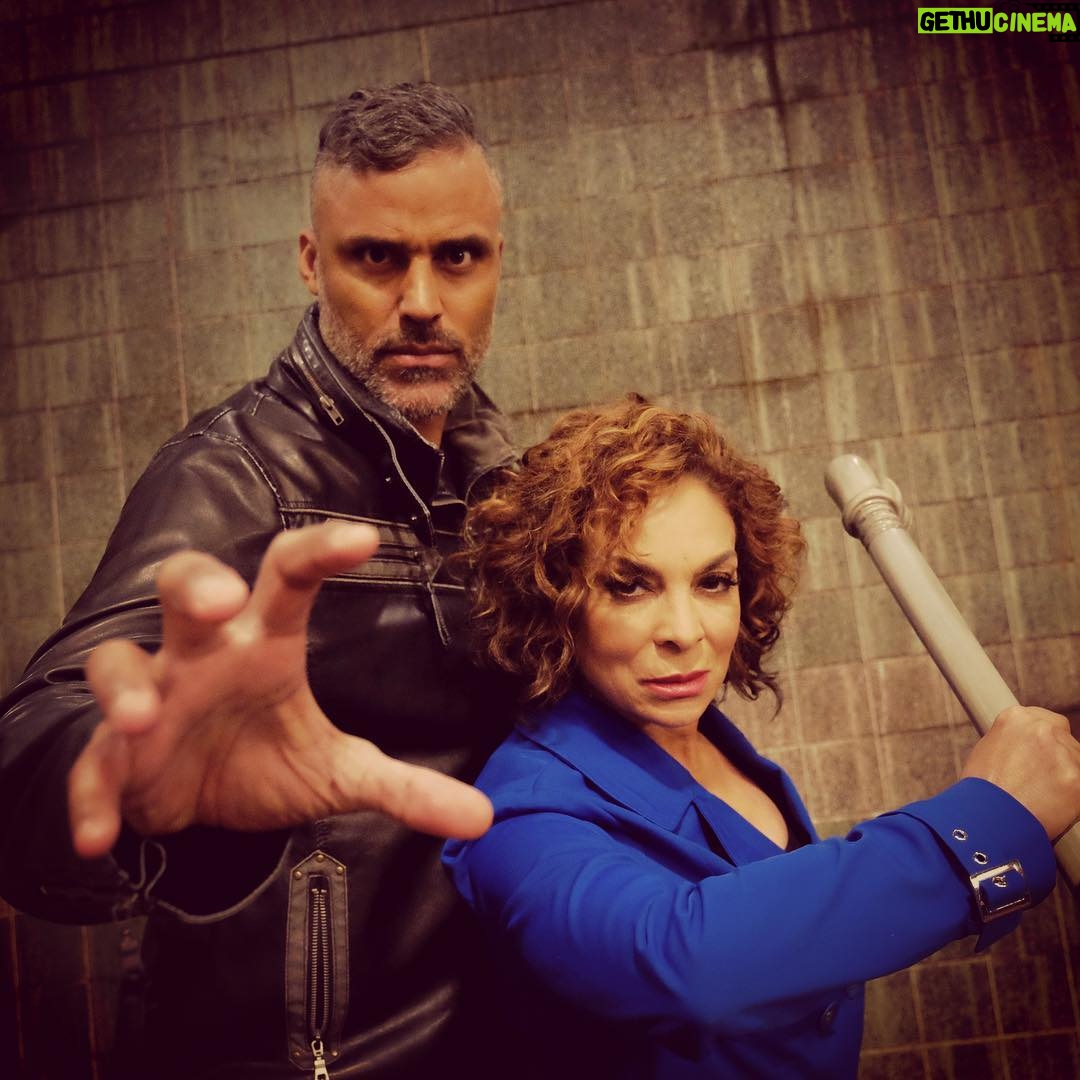 Rick Fox - 1.6K Likes - Friday, January 13 Tonight
Original Series – Episode Premiere
K.C. Undercover "Family Feud"
(7:00 – 7:30 P.M. EST)
K.C. and her family find themselves in an epic spy showdown vs. The Other Side when her evil aunt Erica and her family return.
* Guest starring are Jasmine Guy ("The Vampire Diaries") as Erica, NBA great Rick Fox ("Shameless") as Richard and Kara Roster ("Pretty Little Liars") as Abby
TV-Y7 FV"K.C. Undercover" cast and other guest stars: @Zendaya, @kamil_mcfadden, @veronica_dunne, @the_trinitee, @kadeemhardison, @tammytownsend10, @iamjasmineguy, @kararoyster