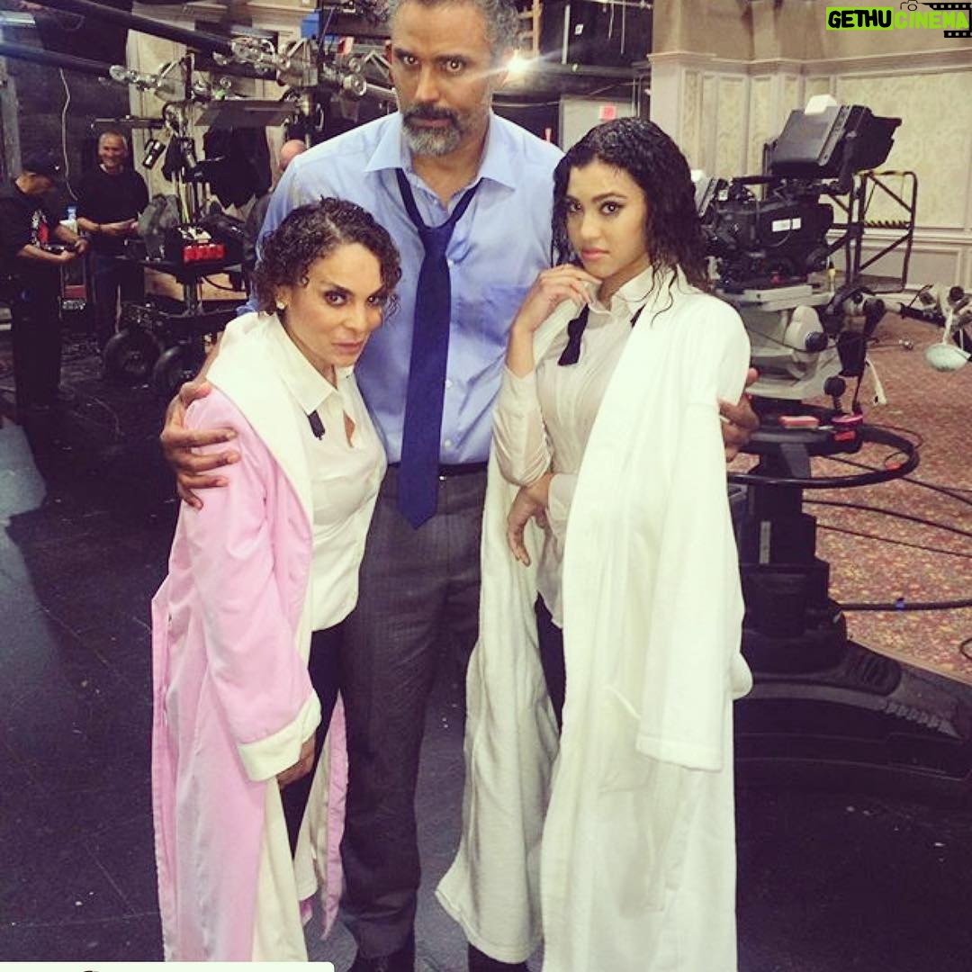 Rick Fox - 1.4K Likes - #Repost @kararoyster with @repostapp
・・・
The Martins are back... or are they? Check out #Kcundercover tonight at 7pm on @disneychannel 💙 #setparents #bts #theotherside
