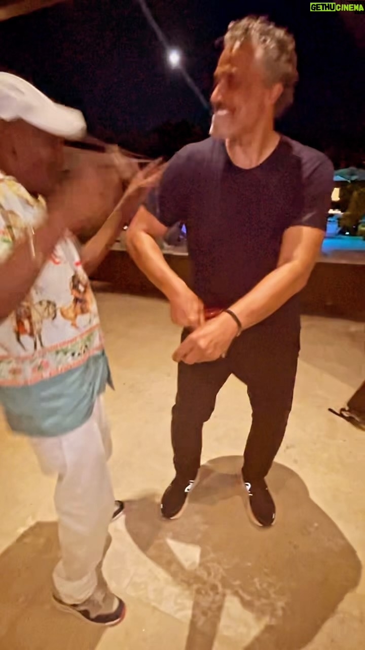 Rick Fox - 9.3K Likes - Weekend Rake N Scrape
🇧🇸