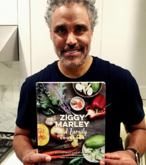 Rick Fox Instagram - Thank you #ZiggyMarley #TheMarleyFamily my kids are getting #ManCakes tomorrow morning ! #HappyHolidays #MarleyInMyKitchen