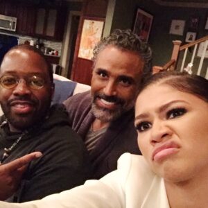 Rick Fox Instagram - Squadding up on set of #KCUndercover with @zendaya   @kadeemhardison. Endless laughs with this crew! 👊🏾
