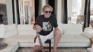 Rick Springfield Instagram - Oooh, somebody has a birthday coming up! @sammyhagar @sammysbeachbarrum 🍰🍹
