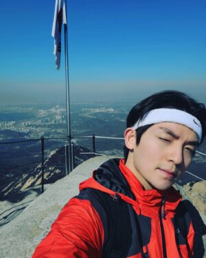 Ricky Instagram - 눈 도저히 못뜨겠어..