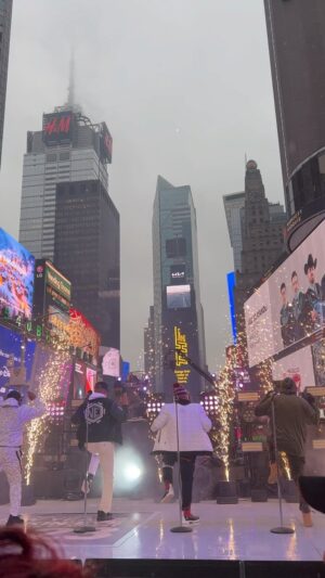 Ricky Bell Instagram - In less then 30 minutes the stage will be on 🔥! Don't miss our @rockineve performance sponsored by @carnival! #RockinEve #sponsored