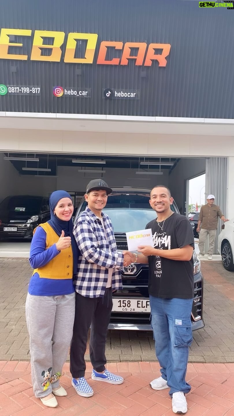Ricky Komo - 7.1K Likes - Siapa yang tau dengan jalan hidup.. hari ini gw jualan mobil untuk kakak ipar gw sendiri @dhila_dafbel dan @indrabekti , hidup itu mistery, yang penting tetep berusaha dan ngelakuin hal baik, dan insyaallah dapat hasil yang baik.. buat lo yg mau nyari mobil juga bisa ke gw ya @autohebo @hebo_car