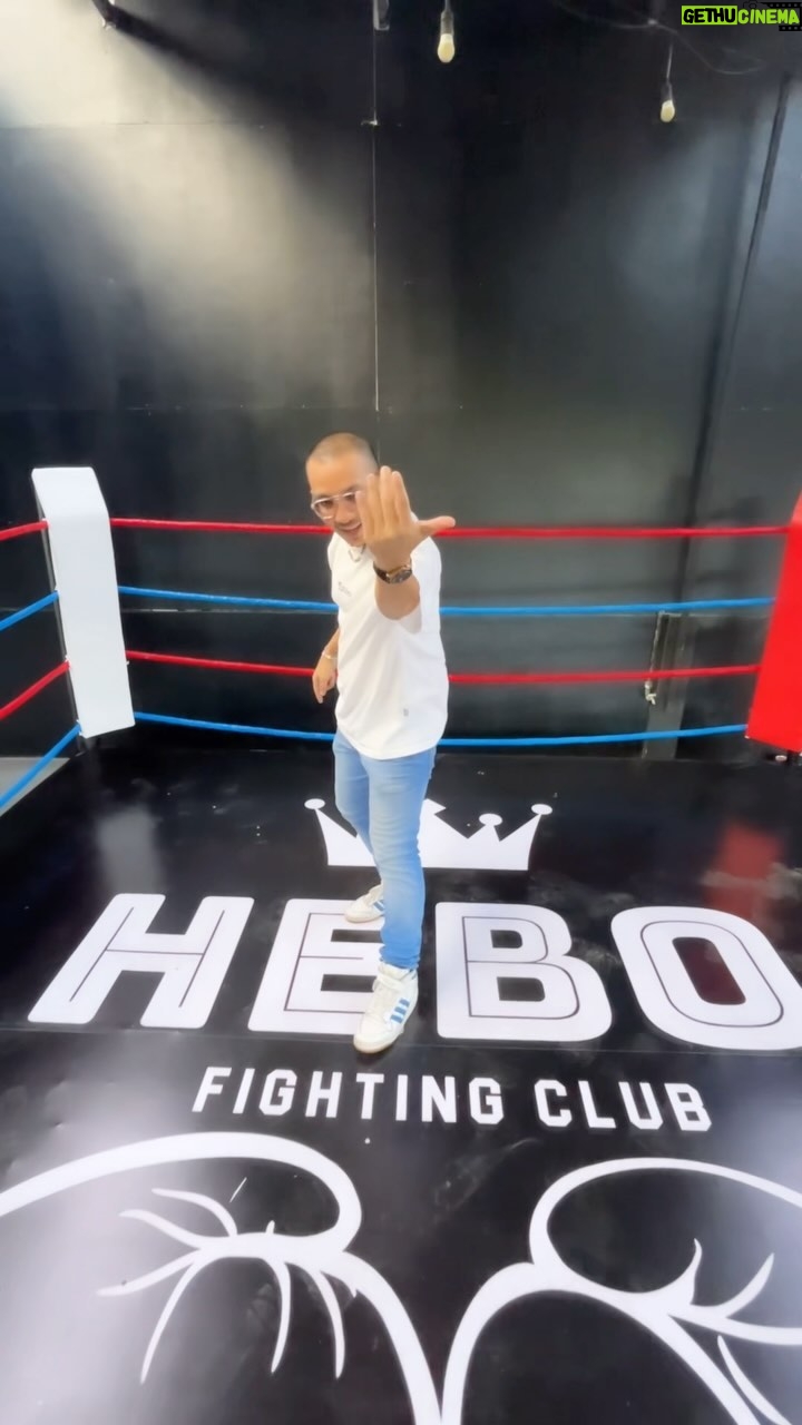 Ricky Komo - 1K Likes - Bismillah di mudahkan,dilancarkan dan di cepatkan selesai renov nya, teman temam pontianak bantu doa dan suport nya, semoga cafe nya cepat selesai dan bisa untuk jadi tempat nongrong sekalian fighting club buat teman2.. kira2 setelah ini bikin di kota mana lagi ya..?? Aamin aja dlu 🙏