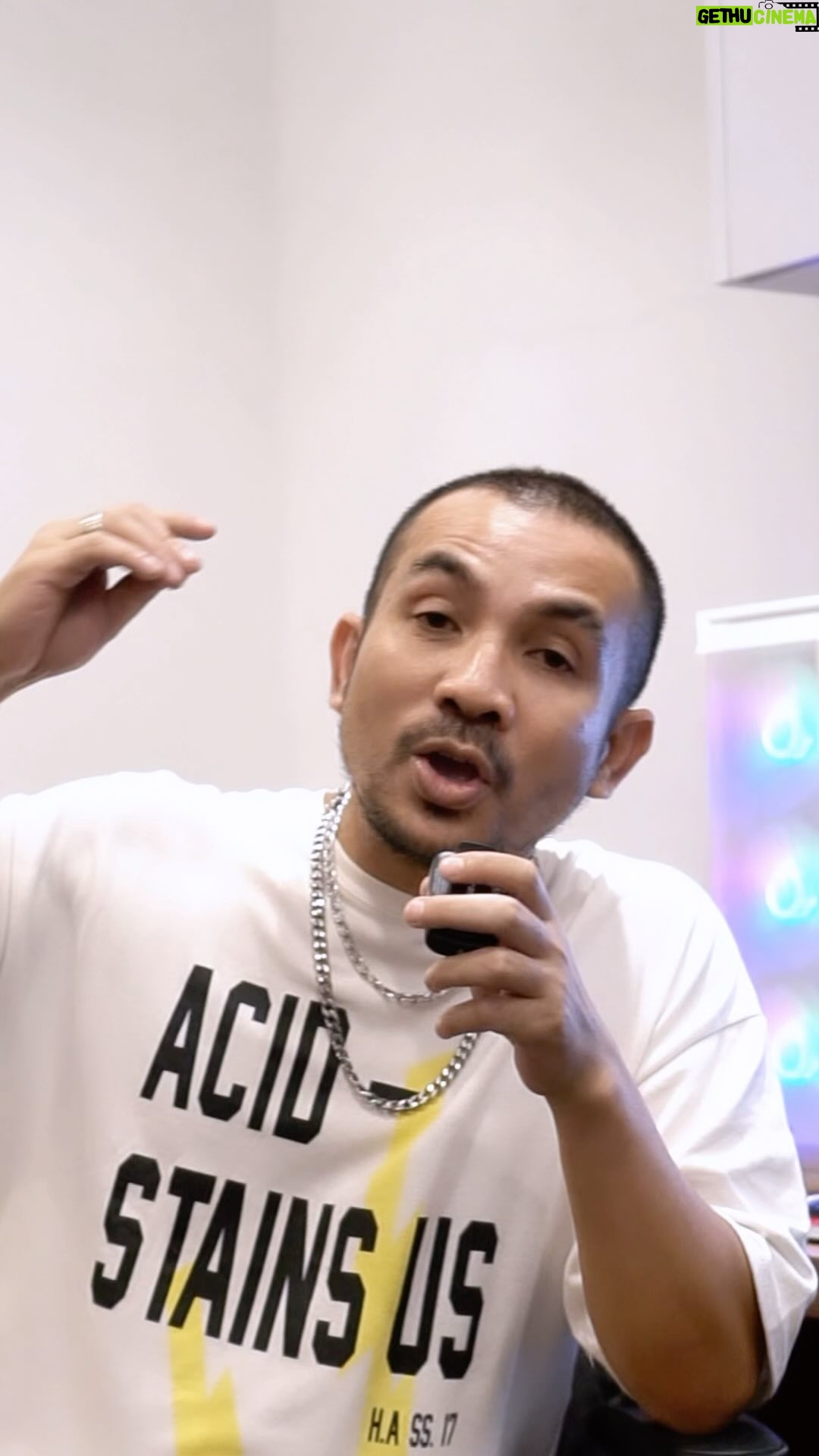 Ricky Komo - 2.7K Likes - Gw tunggu elo semua anak rantau, kerja sama bareng sama gw, maju bersama,sukses bersama!!!