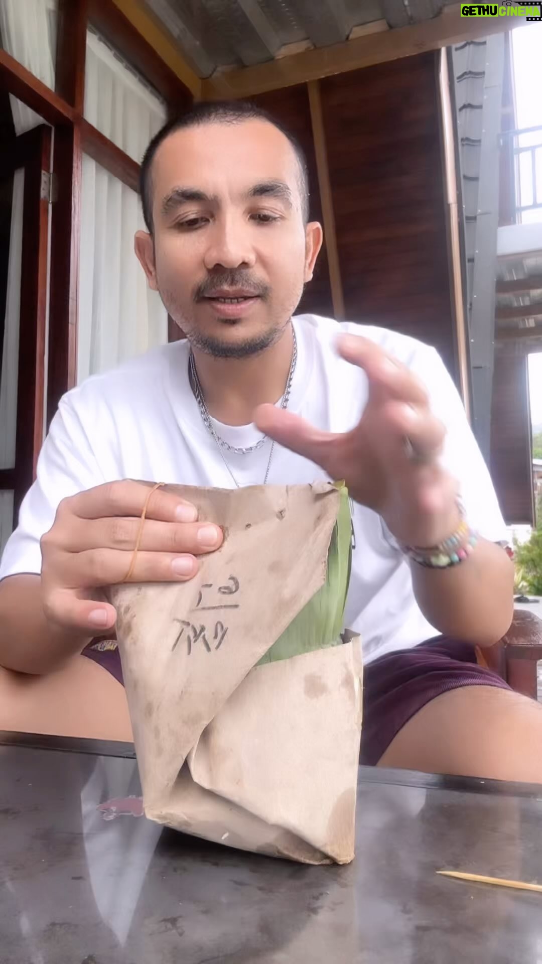Ricky Komo - 14K Likes - Ada yang tau beda nasi kapau sama nasi padang ngk?? Ini makan nya enak bgt, udara dingin dan tempat yang syahdu @tabekmandi_sikabu