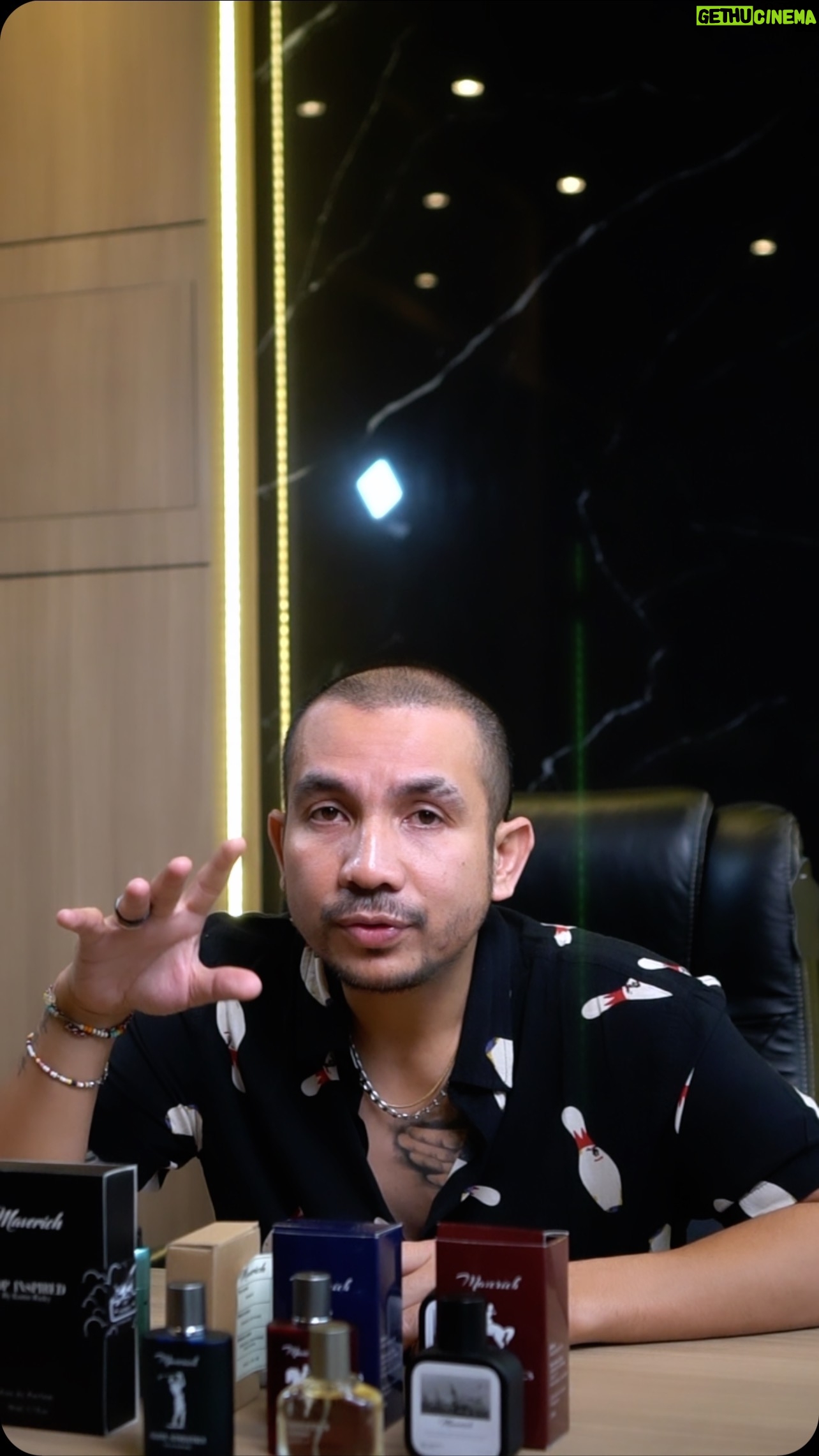 Ricky Komo - 1.1K Likes - Ini cerita kenapa akhirnya gw terjun di bisnis parfum.. memang berat karna persaingan yang ketat,tapi harus semangat dan juga gw sangat Percaya diri dengan product gw yang bener2 gw perhatiin detail detail nya untuk bikin org suka dan bahagia saaat memakainya.. @Maverich buat lo..!!!