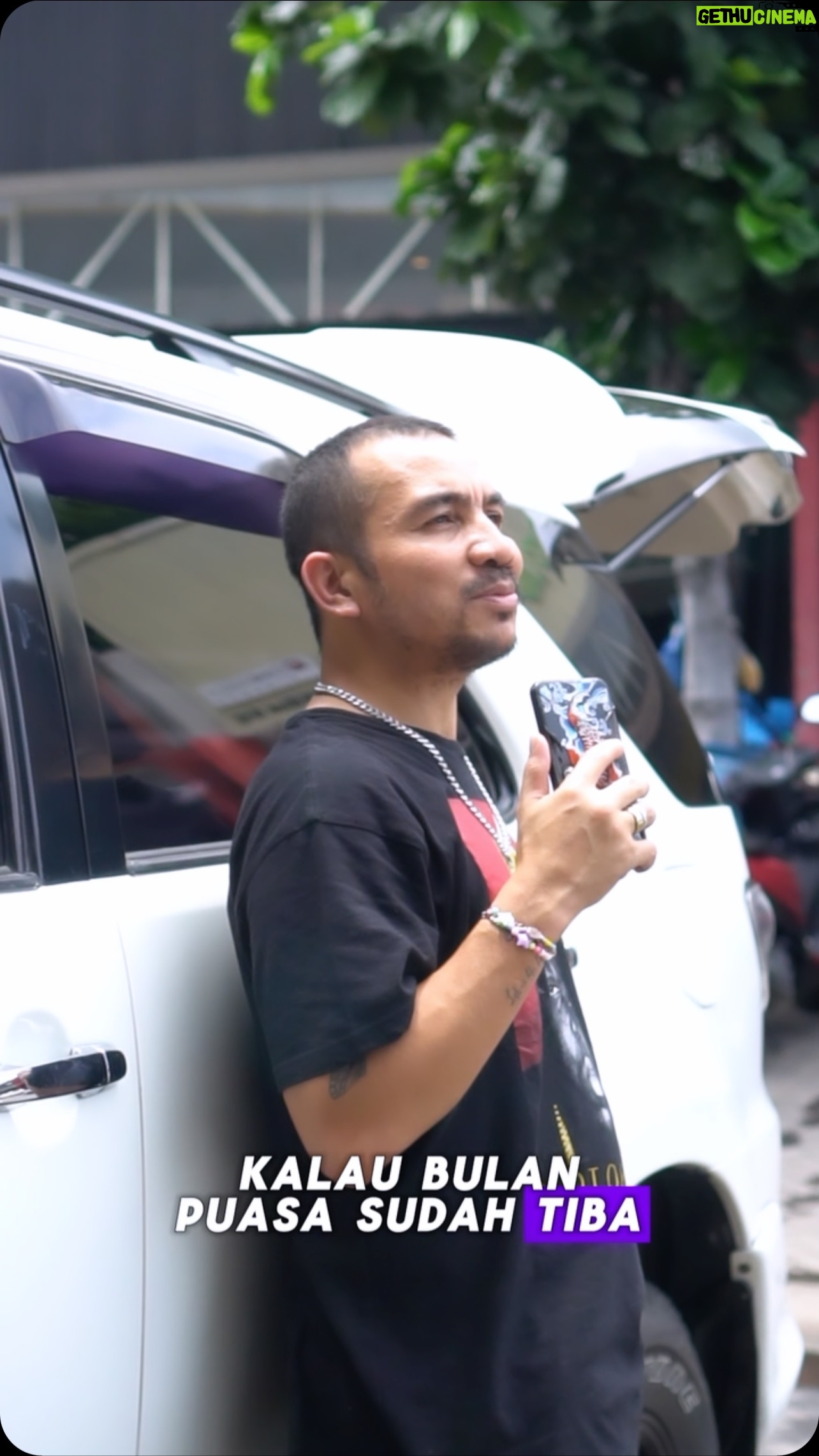 Ricky Komo - 6.6K Likes - Tetep kerja dan berdoa.. semoga tahun ini kita bisa ketemu dgn keluarga dan org tua..
