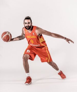Ricky Rubio Instagram - ... que empiece la fiesta 🌟 #LaFamilia