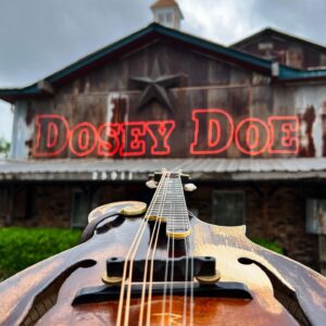 Ricky Skaggs Instagram - We’re ready to perform tonight at @doseydoecoffee in The Woodlands, Texas!
.
📷: @81crowe 
.
.
#doseydoe #rickyskaggs #kentuckythunder #texas #bluegrass #countrymusic