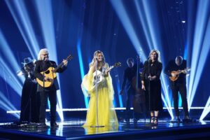 Ricky Skaggs Instagram - Here's Ricky Skaggs, @carlypearce and Sonya Isaacs singing "Dear Miss Loretta" on the 56th Annual @cma Award show in honor of the late @lorettalynnofficial.
.
📷: CMA
.
.
#lorettalynn #theisaacs #carlypearce #rickyskaggs #cmaawards #countrymusic #cma