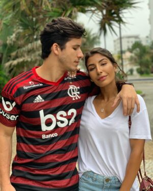 Ricky Tavares Instagram - Hoje é o dia do amor da minha vida
@juxavieroficial minha irmã, caçula, minha eterna princesa, a que sempre me da os melhores conselhos, parceira de trabalho e muito mais.
Poder ter você do meu lado é um presente de Deus. Me lembro que antes de você nascer eu, a mãe e o pai sentamos um dia no
Escritório e eles me pediram pra escolher seu nome, essa imagem nunca vai sair da minha cabeça
Irmãa, te desejo tudo de melhor na vida, você é o meu melhor presente, que esse ano que esta nascendo seja repleto de conquistas e muitossss sonhos realizados!!

Te amo até depois do fim ❤️