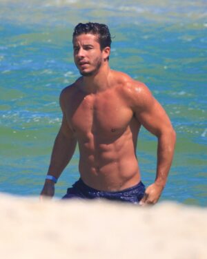 Ricky Tavares Instagram - Saudade de uma prainha 👊🏽💥