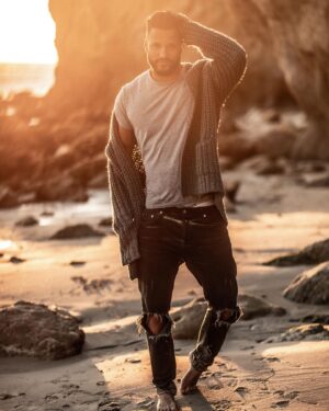 Ricky Whittle Instagram - Life’s a beach if you are. 
It’s a wonderful festive time of year but also the hardest for some who have lost loved ones and have to endure these times without dampening others spirits. Big love to all those with the courage and strength that are getting through this time. You are never alone, as long as you remember and keep those memories in the front of your mind they will always be with us,to feel bad is not wrong, to cry is not wrong, to feel sad,depressed,frustrated is all just how you feel. But know you got through yesterday, you will get through today and you will continue through that dark tunnel with that strength and courage. Eventually that light at the end of the tunnel gets brighter whilst the darkness fades. Focus on that light, keep that energy and the positivity in the world, focus on that which help us. Memories,Nature, animals, music, film,tv, training, learning something new or exciting, friends or family. 2020 was a tough one for all, 2021 not much better but better and you got through both. I’m not a doctor,scientist or in the know but i am an optimist and hope 2022 will be a wonderful improvement for you all. I wish you all strength, health, happiness and success. I hope we can all look out for each other more, be understanding and listen. We have two ears and one mouth, by that ratio I say we should listen twice as much as we speak. Pay attention, listen, learn and hopefully we can continue to move forward together, equally. We are all human,we all have love in our hearts,hate is a choice,a choice I have no time for. People have their journeys and I wish them well. Anyone carrying hate will only poison their own mind and future bringing me back to… life’s a bitch if you are. This message won’t apply to everyone, I sometimes see people remark and make negative comments, then this message ain’t for you ,not everything is about you🤷🏾‍♂️ just move on. This is for anyone who wants to hear it, who just wants a little positivity to pass a few minutes. For you who got this far and wanted to…
You got this💪🏾❤️🙏🏾🙌🏾 Happy new year

📸 @sarahorbanicphotos #positivevibes #positivitybreedspositivity #happynewyear #love to my #whittlefamily