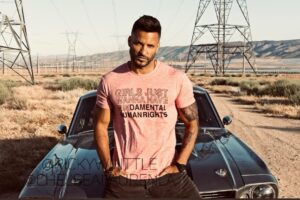 Ricky Whittle Instagram - The world and much of society has evolved and come a long way. We still have so far to go through truthful education,listening and understanding but we should recognise growth. 
Going backwards is not an option, history is HIStory, not theirs. HERstory is their future and business,not mine or yours #youdoyouboo #mindyabusiness #womensrights #humanrights #equality #pink #sundayfunday  #eleanor 🚗 @chelsealaurenla 📸