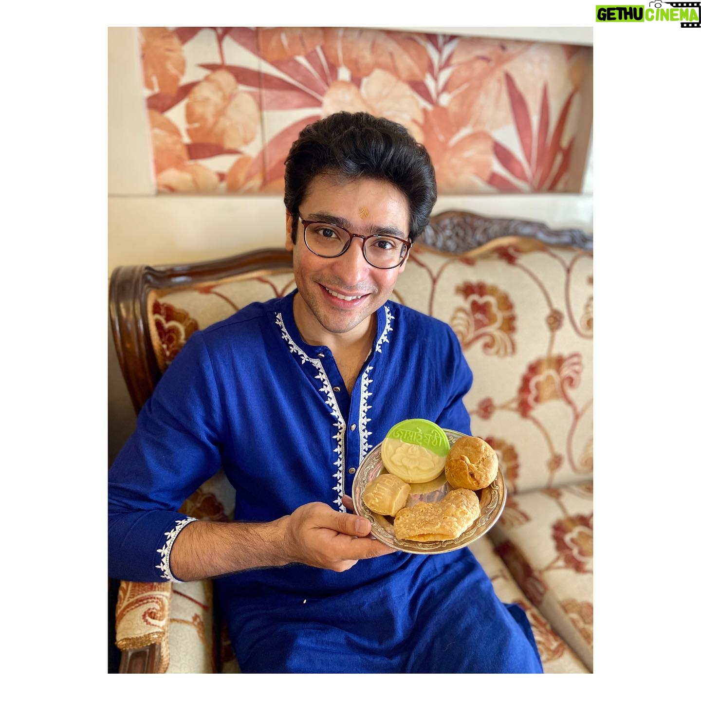 Ridhima Ghosh - 39.8K Likes - Jamai Shoshthi, the day when the son-in-law is treated like royalty! It’s the perfect excuse for a family get-together, full of love, laughter, and a few extra helpings. Who’s ready for a food coma? 😂👑🍽️
We miss you Ma ❤️