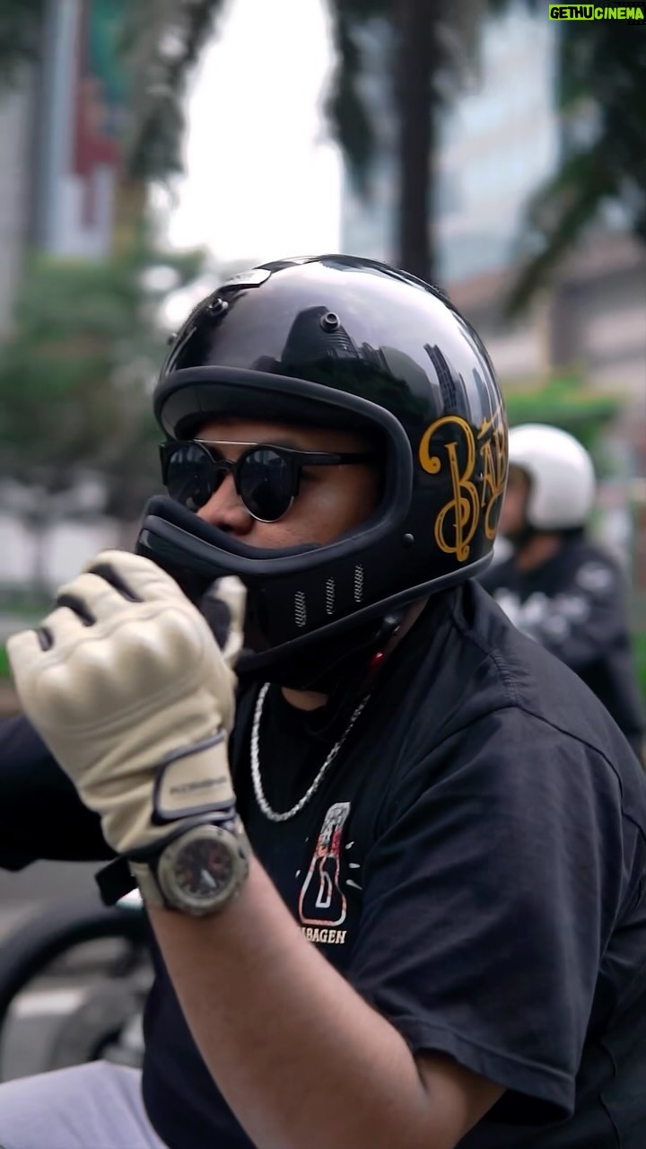 Rigen Rakelna - 23.6K Likes - RATA VOL. 1 (Riding Akhir Tahun) berangkat dari @pancagarage_bintaro menuju tempat makan terbaik @warungkondre. Ini adalah bukti bahwa kita menyambut 2024 dengan misi kolaborasi tanpa ada kompetisi. Gimana pak Haji @andreastaulany ?