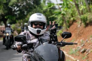 Rigen Rakelna Instagram - semoga Indonesia juara diperlombaan lain!

Terima kasihh abang abang semua @batavia_motoworks @suryainsomnia @omeshomesh @imamdarto @kangferrymaryadi @t_orasudi_ro @vincentrompies @borisbokir_ @desta80s @solehsolihun 

📸 @gradykayzel