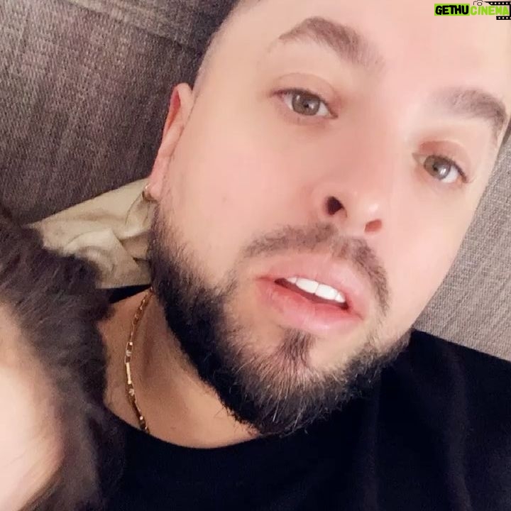 Rigeo - 9.1K Likes - Para que vean !! Reny es esa típica niña que te mira de cerca, te toma la cara te acerca a ella, y no te da el beso jajajajajajaj !! Es de las que te deja en la friendzone muy bien hija mía!! Te amo jajaja