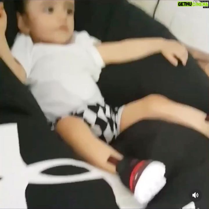 Rigeo - 1.5K Likes - Rodri cuando tenia meses!! Bailaba y yo lo miraba pensando si era idea mía que tenía ritmo o era coincidencia !! Este video lo demuestra .. se muerde el labio caderas y hombros perfectamente coordinados .. ustedes qué opinan?