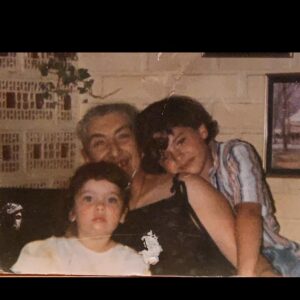 Rigeo Instagram - Mi raíz siempre a sido firme, mi árbol a crecido durante años con amor y alegría, mi infancia y adolescencia  fue así simple, jugando en el barrio a la pelota y hablando con mi hermana horas y horas de como seríamos cuando creciéramos.. hoy ya casi con 40 años y ella con treinta y siempre @danyaranguizf  seguimos hablando todas las noches les juro que no hay noche en la cual no hablemos, y todavía seguimos Riendo y hablando las mismas tonterías que cuando éramos niños aveces se nos caen nuestras lagrimas también!  Ojalá todos puedan sentir amor que hoy por hoy es lo más valioso que este covid nos está dejando