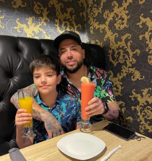 Rigeo Instagram - Hoy hace 12 años!  Nació esta preciosura de hijo, amigo compañero de aventuras y de cientos de películas 🍿. Dibujante humorista las tiene todas este pollo.. feliz cumple amor 🥰 que dios te bendiga mi hijo hermoso..
