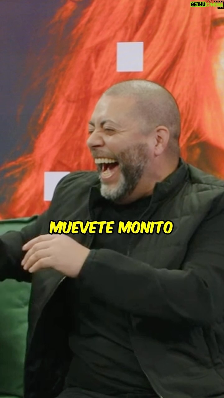 Rigeo - 4.2K Likes - Gracias por tanto cariño!! Nos vemos este jueves a las 21 horas junto a @alejandroarriagadag y @rigeo en @dekan0s por @vinuelatv en Youtube con una nueva invitada.
#muevetemonito #dekanos #humor #conversacion #amigos #losmismosdeantesconmasdekadas